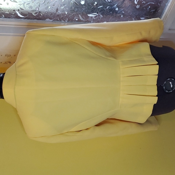 Calvin Klein Pale Yellow Peplum Hem 3 Button Blazer Size 10 - Picture 4 of 13
